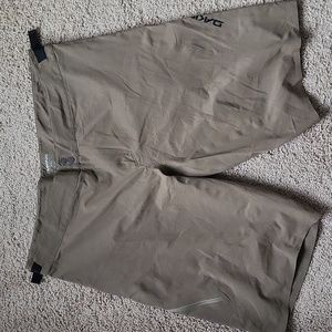 Dakine mountain bike shorts, size XXL OD green